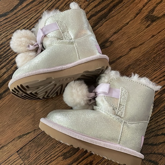 UGG- Metallic boots - Picture 3 of 3